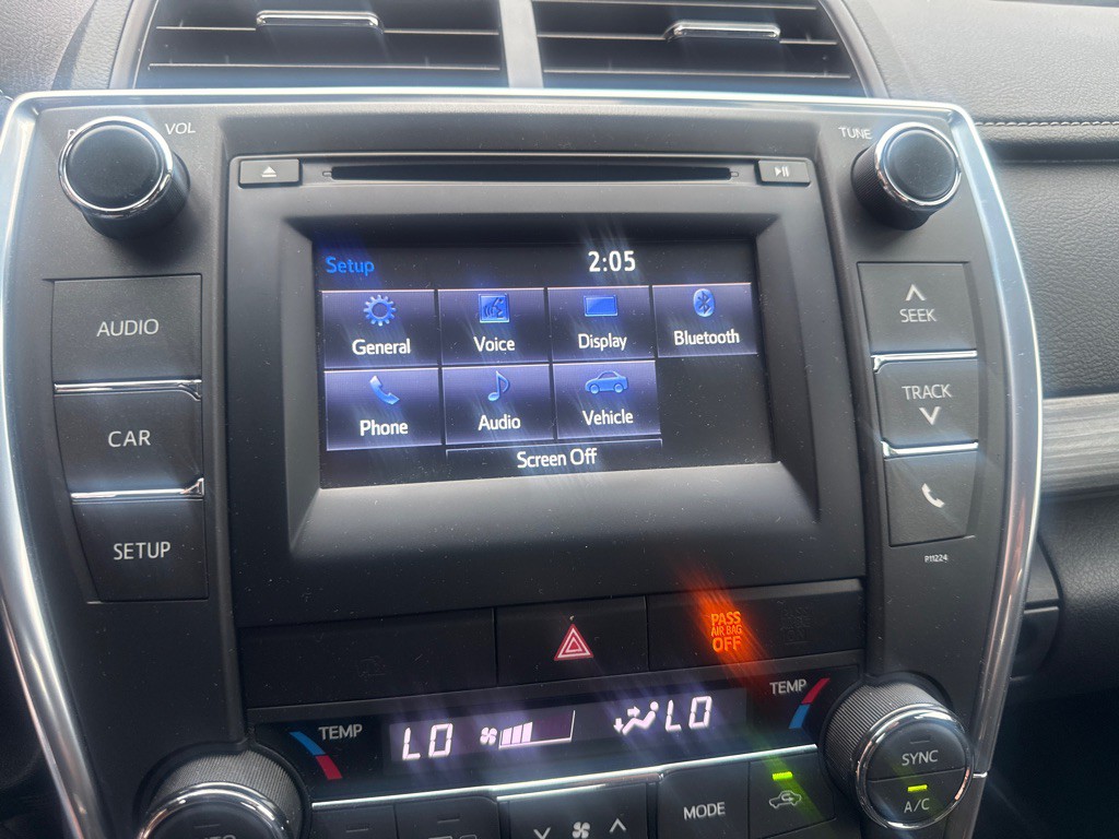 2016 Toyota Camry Image 15