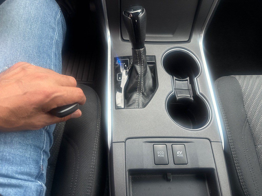 2016 Toyota Camry Image 16
