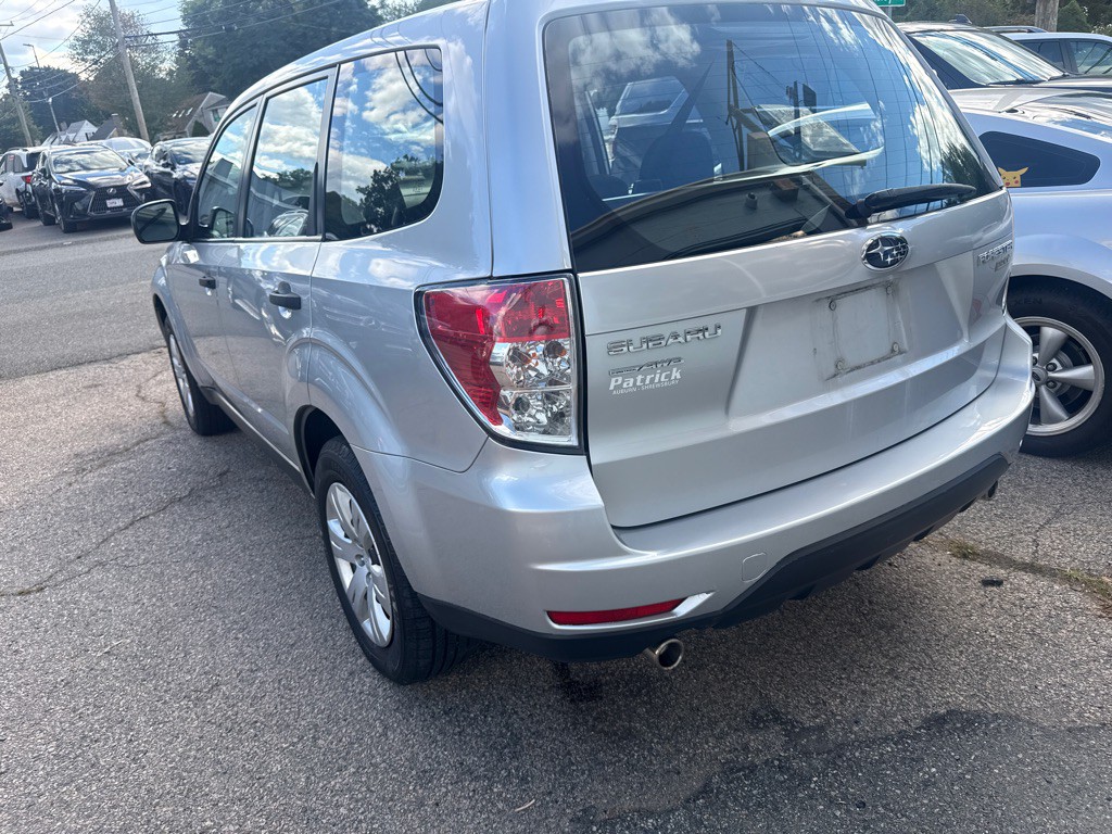 2010 Subaru Forester Image 4