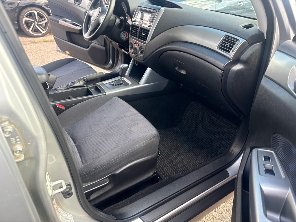2010 Subaru Forester Image 11