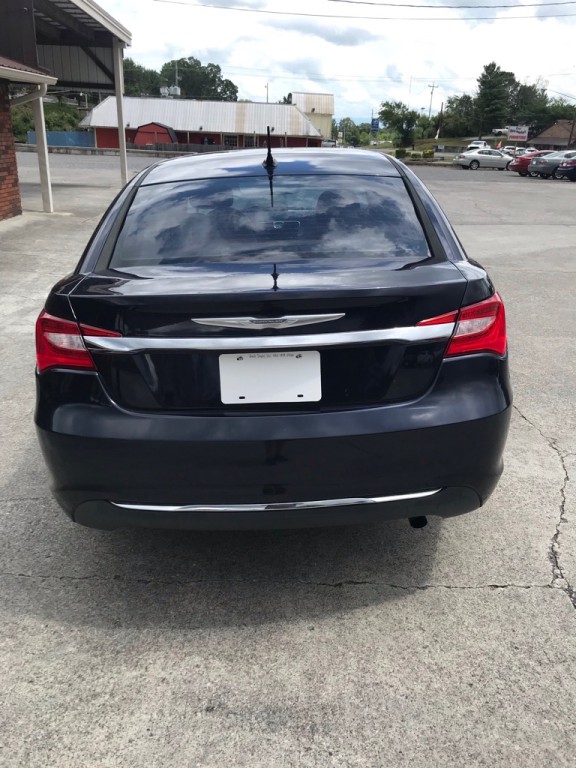 2012 Chrysler 200 Image 2