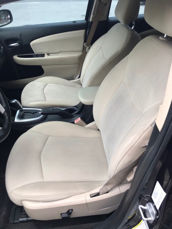 2012 Chrysler 200 Image 8