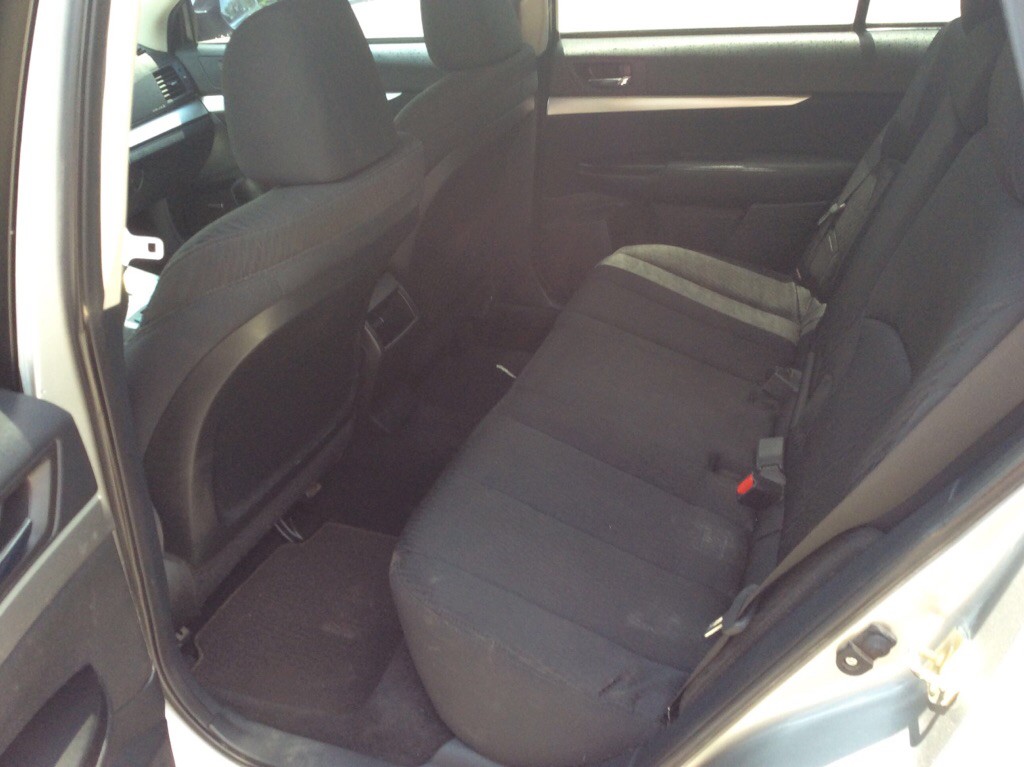 2010 Subaru Outback Image 6
