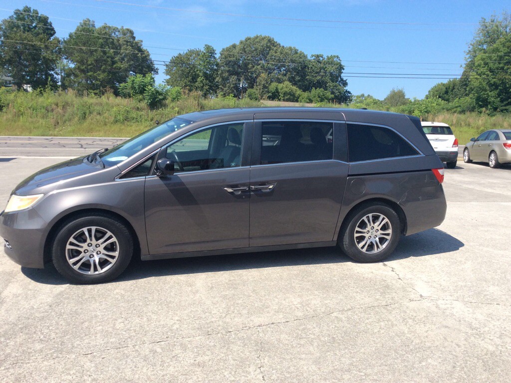 2011 Honda Odyssey Image 2