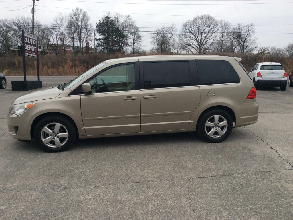 2009 Volkswagen Routan Image 2