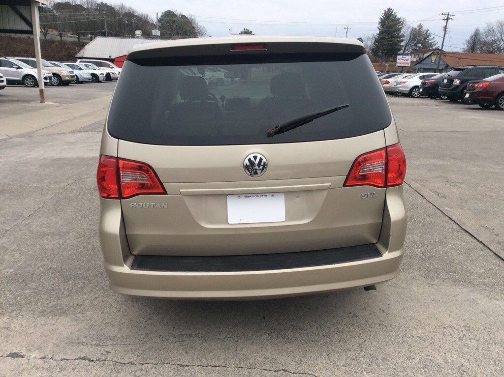 2009 Volkswagen Routan Image 4