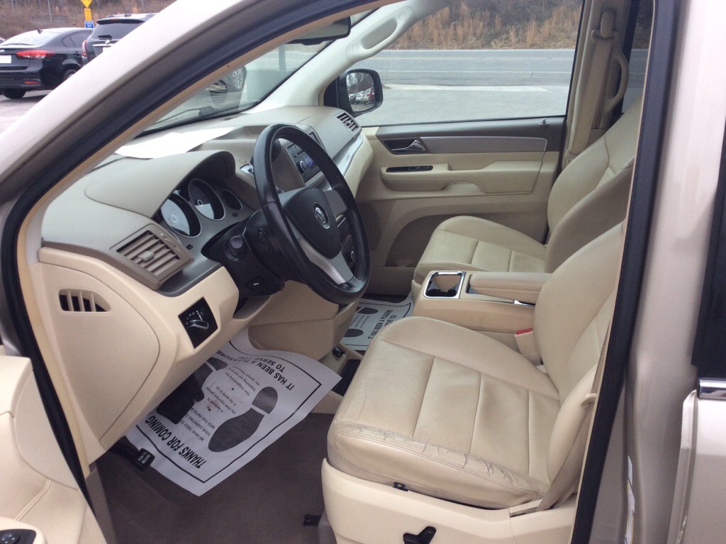 2009 Volkswagen Routan Image 5