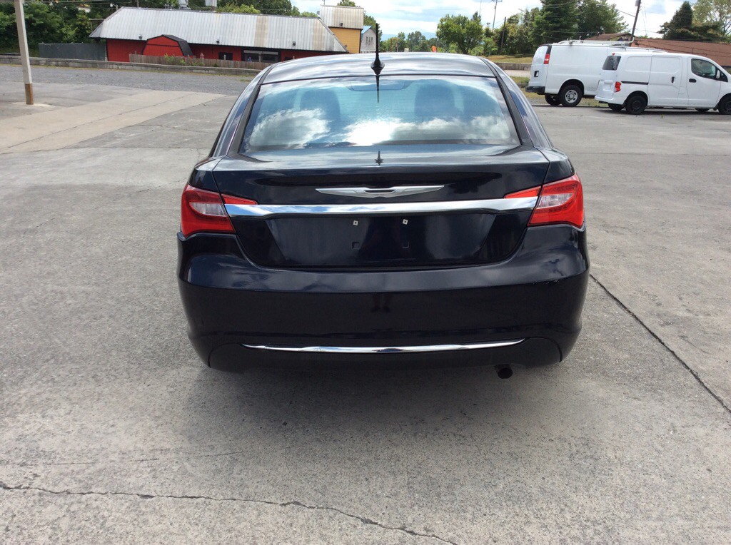 2012 Chrysler 200 Image 4