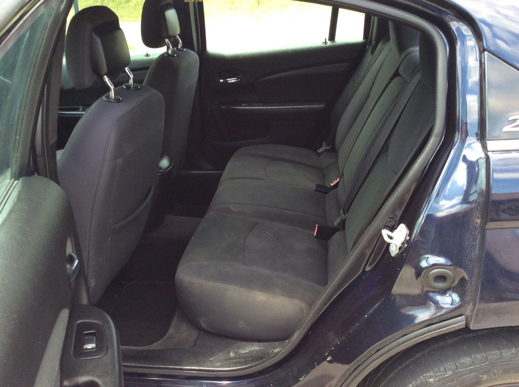 2012 Chrysler 200 Image 7