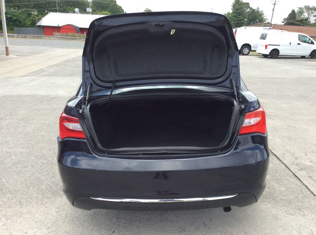 2012 Chrysler 200 Image 8