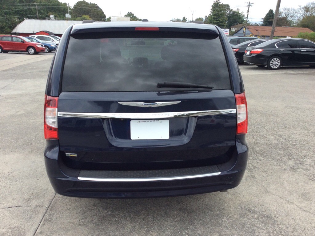 2015 Chrysler Town & Country Image 4