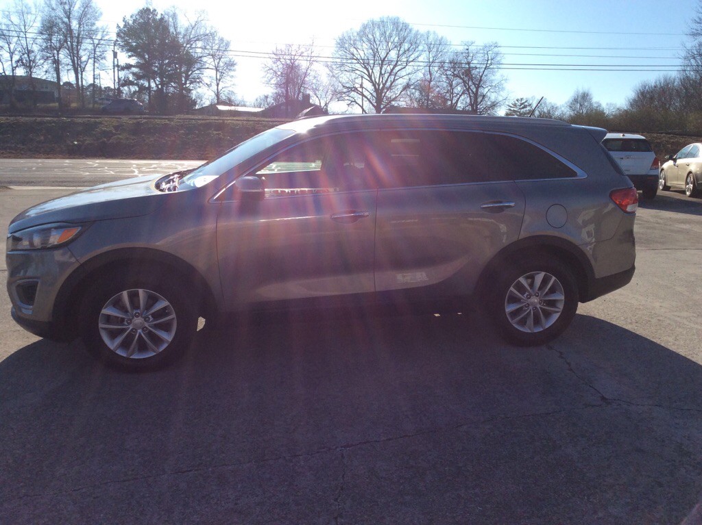 2017 Kia Sorento Image 2