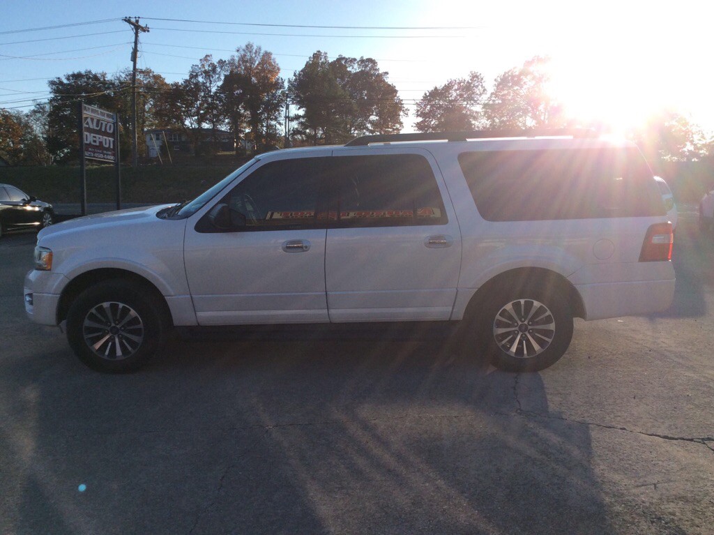 2017 Ford Expedition Image 2