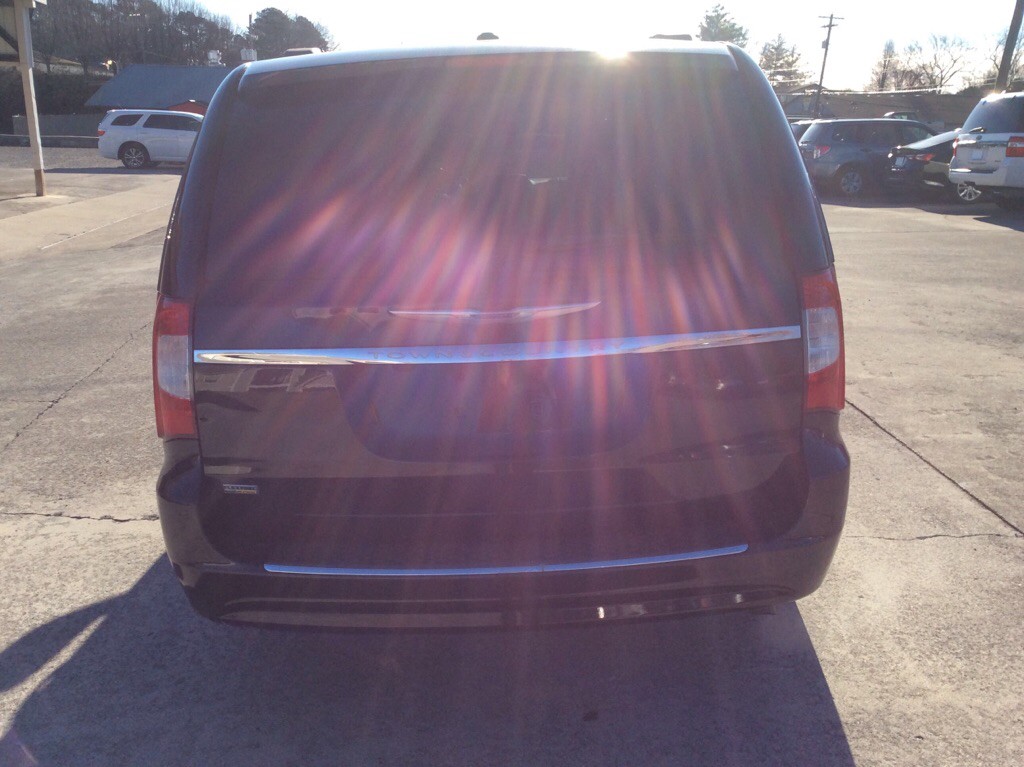 2016 Chrysler Town & Country Image 4