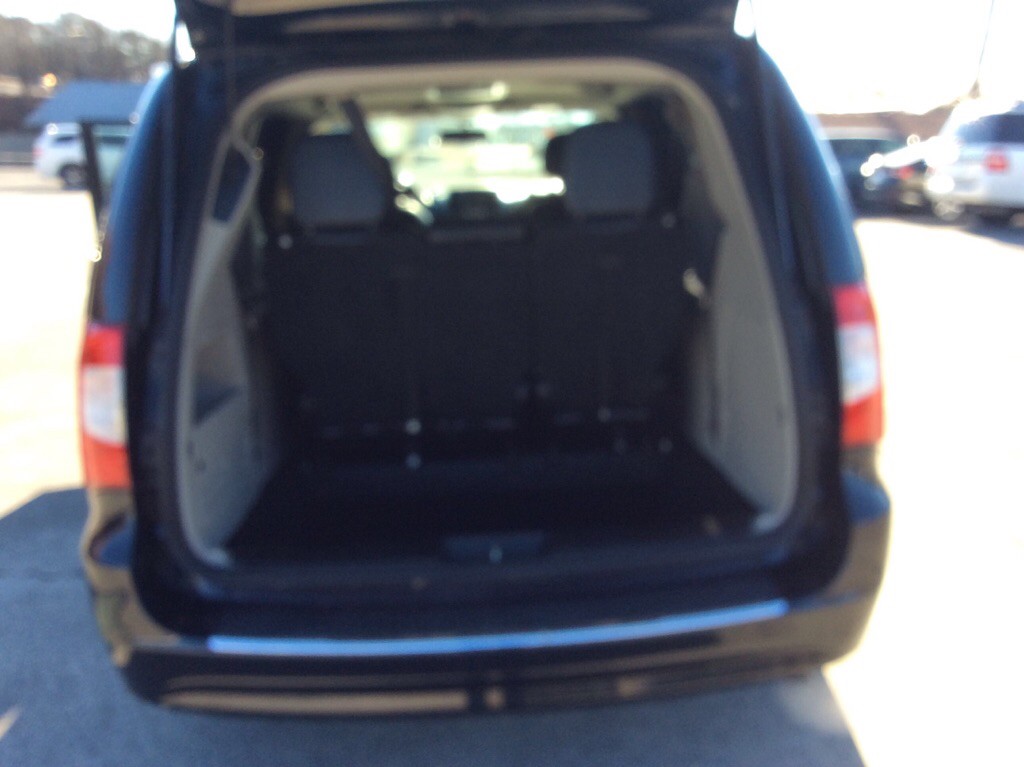 2016 Chrysler Town & Country Image 7
