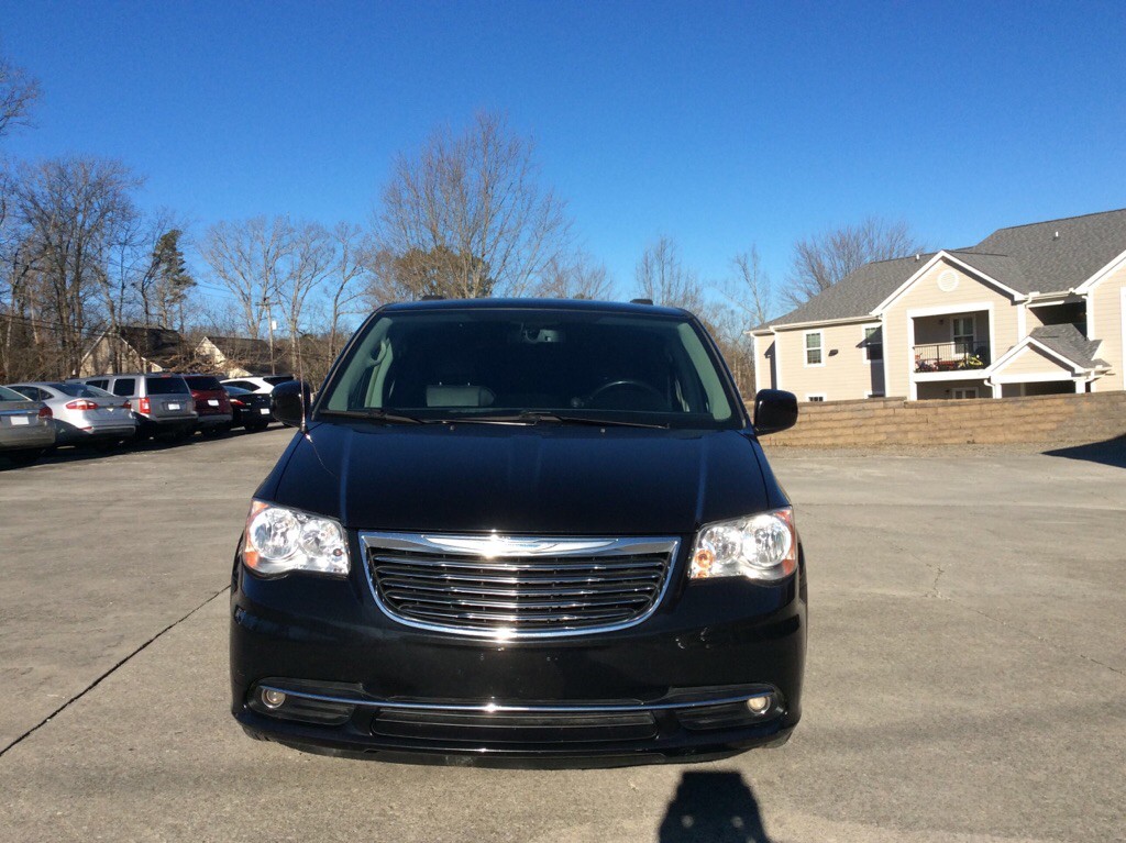 2016 Chrysler Town & Country Image 3