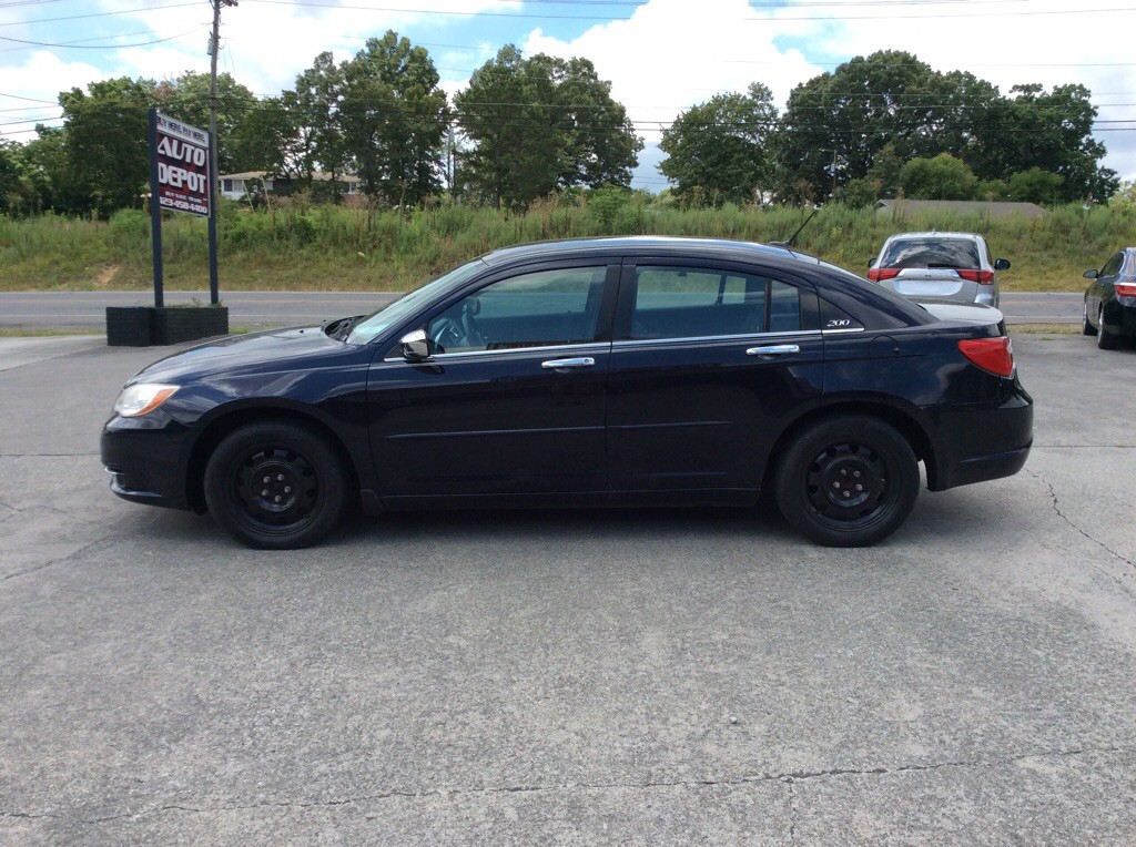 2012 Chrysler 200 Image 3