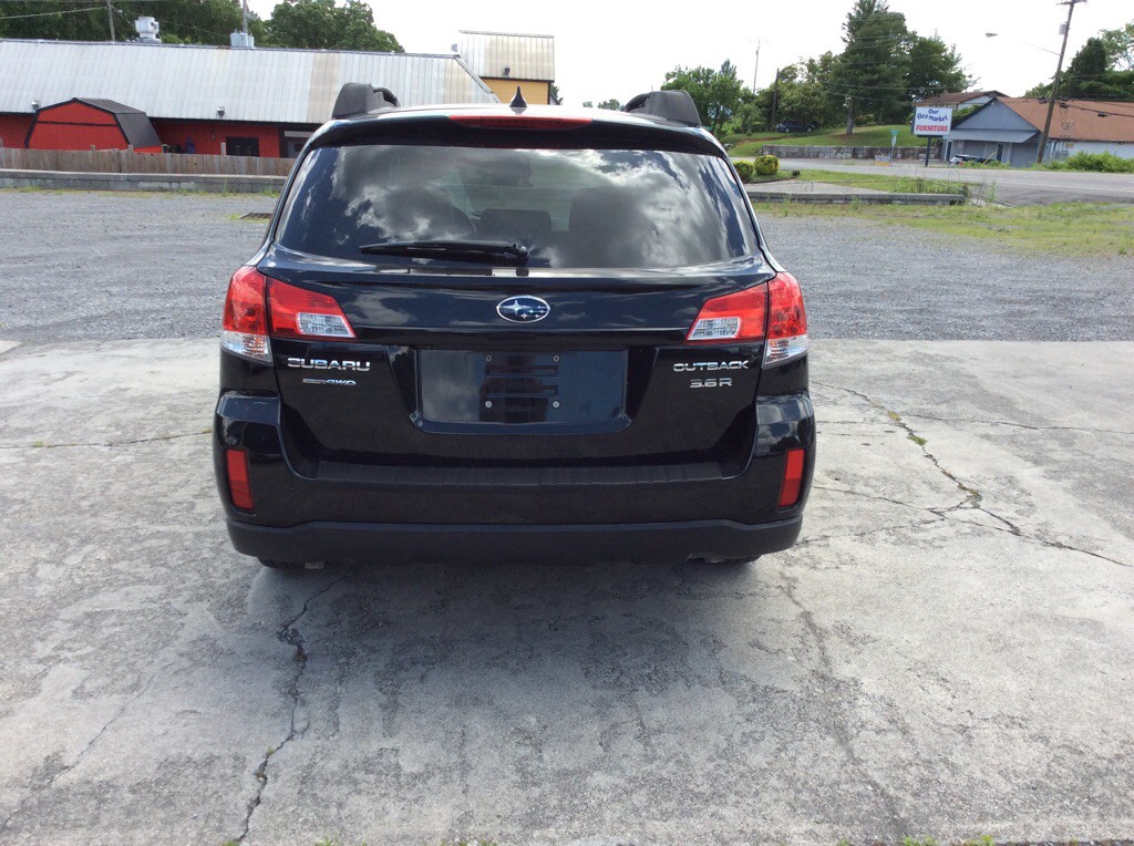 2011 Subaru Outback Image 4