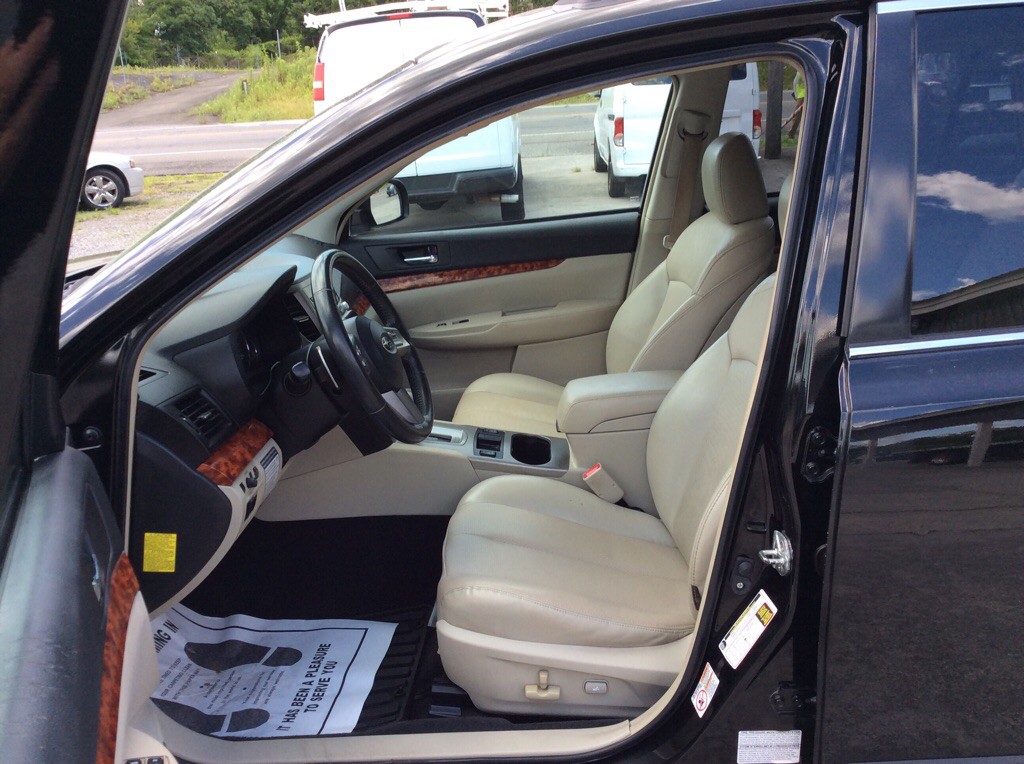 2011 Subaru Outback Image 6