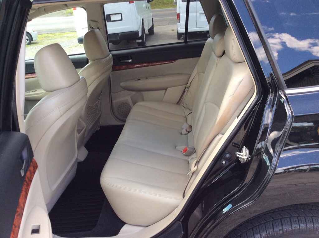 2011 Subaru Outback Image 7