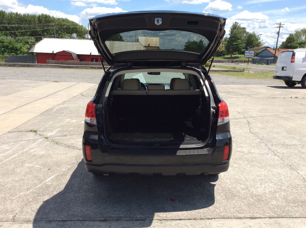 2011 Subaru Outback Image 8