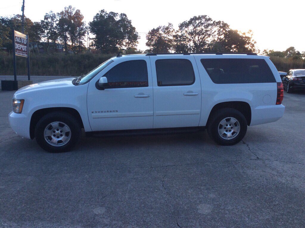 2008 Chevrolet Suburban Image 3