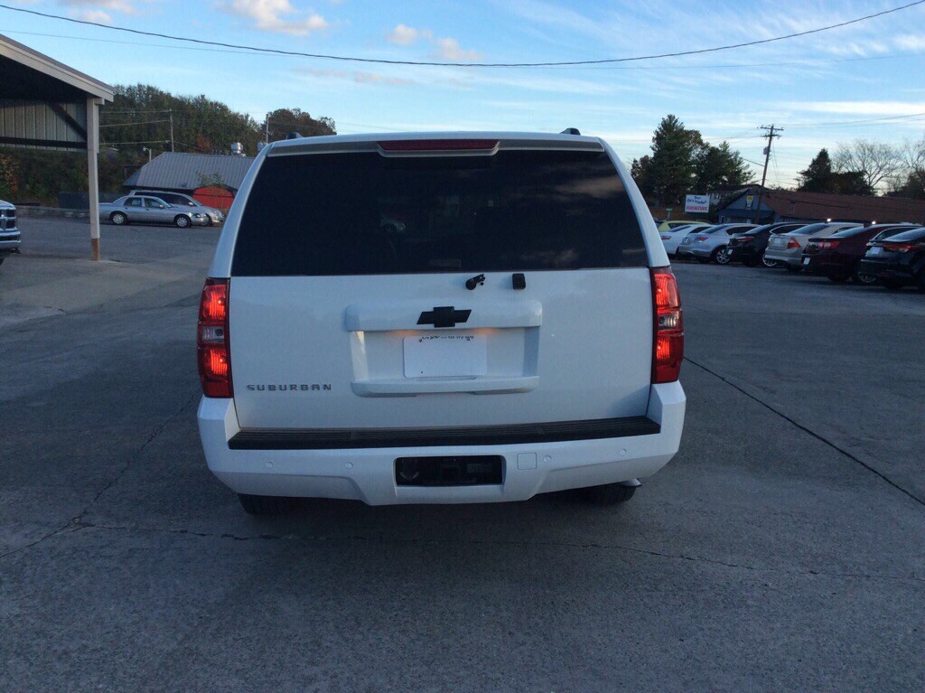 2008 Chevrolet Suburban Image 4