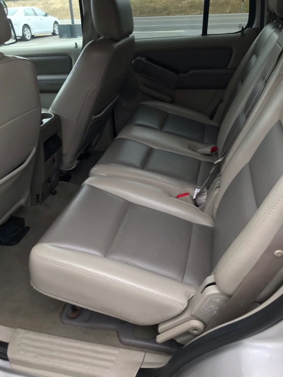2006 Ford Explorer Image 8