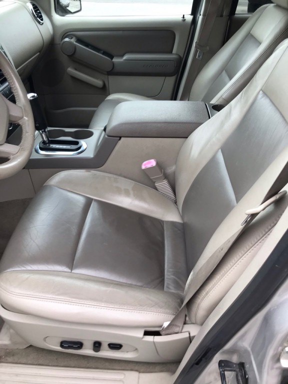 2006 Ford Explorer Image 9