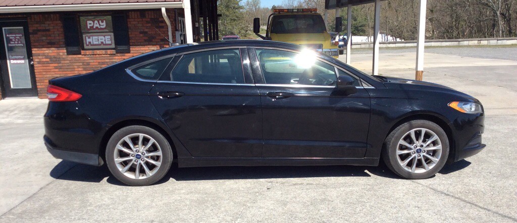 2017 Ford Fusion Image 1