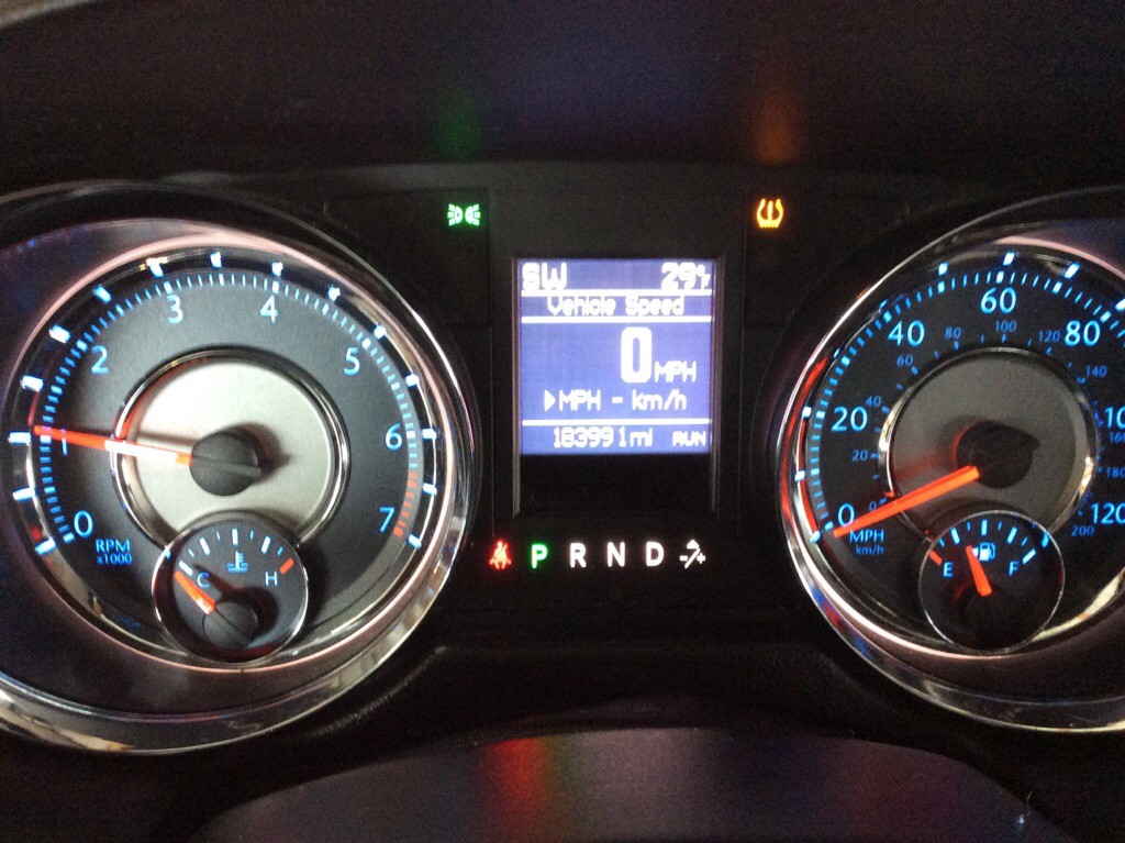 2013 Chrysler Town & Country Image 9