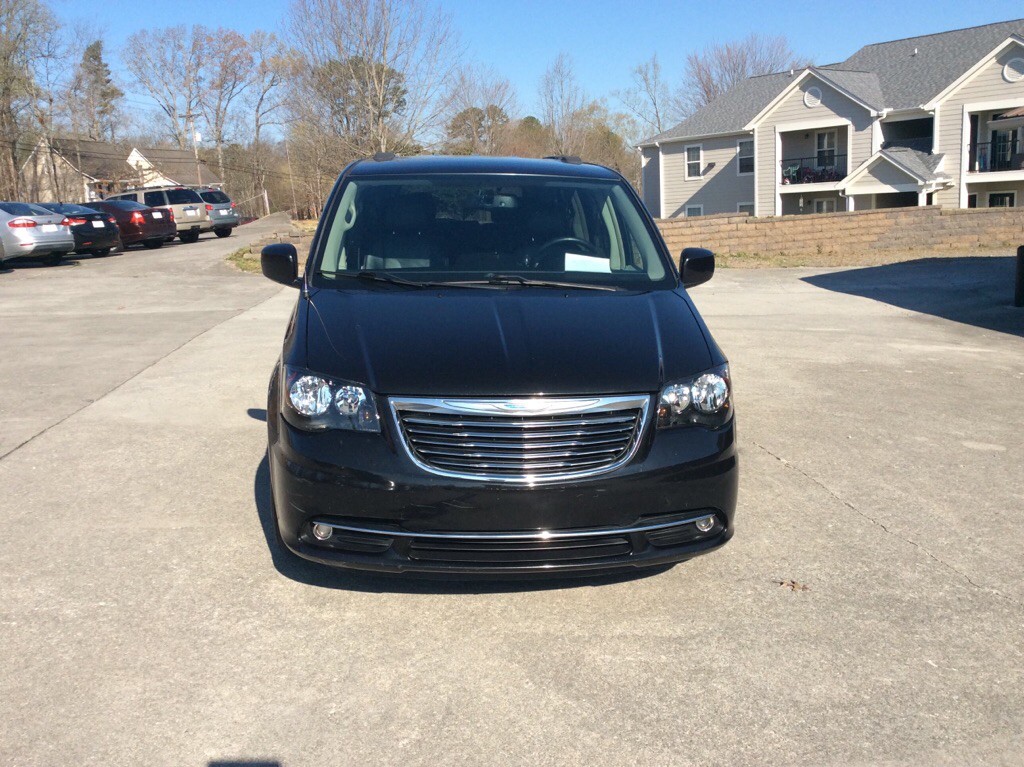 2013 Chrysler Town & Country Image 3