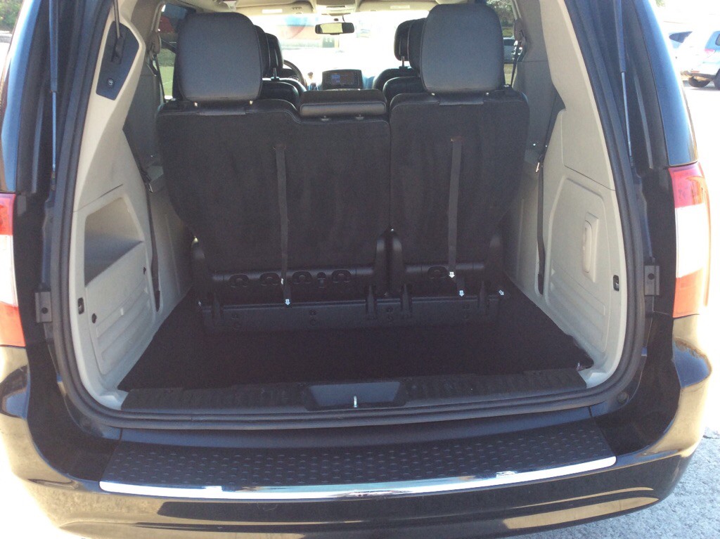 2013 Chrysler Town & Country Image 7