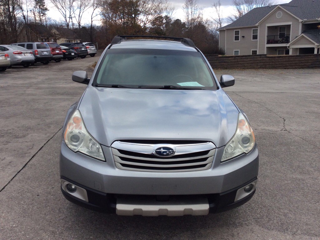 2010 Subaru Outback Image 2
