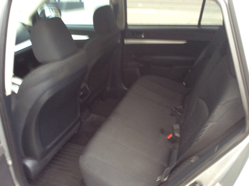 2010 Subaru Outback Image 6