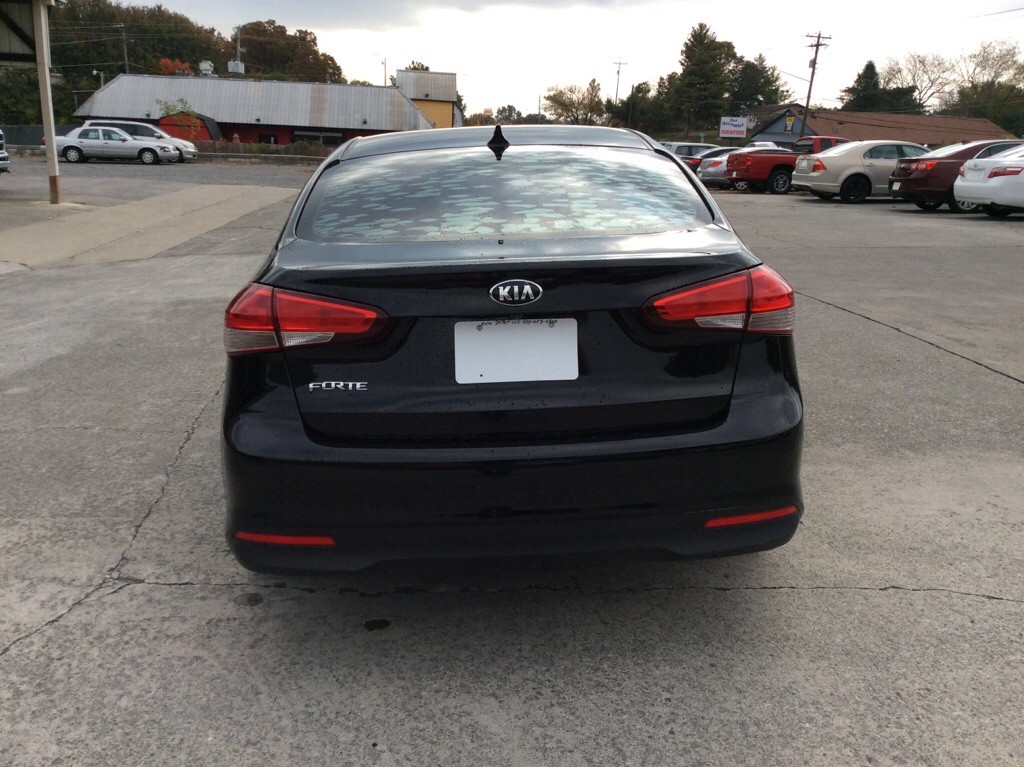 2017 Kia Forte Image 4