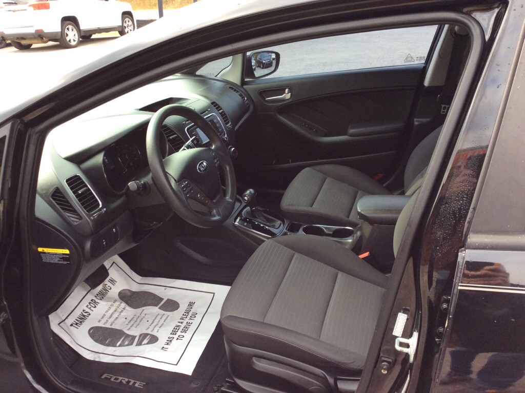 2017 Kia Forte Image 5