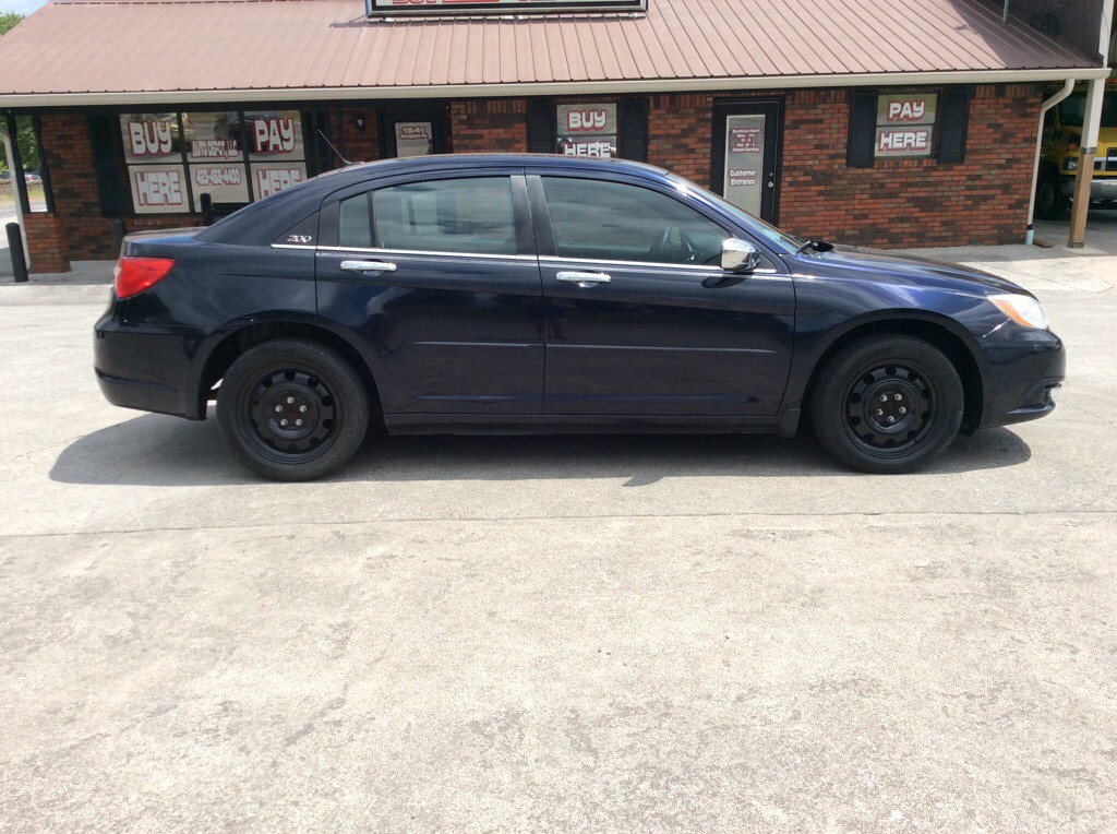 2012 Chrysler 200 Image 1