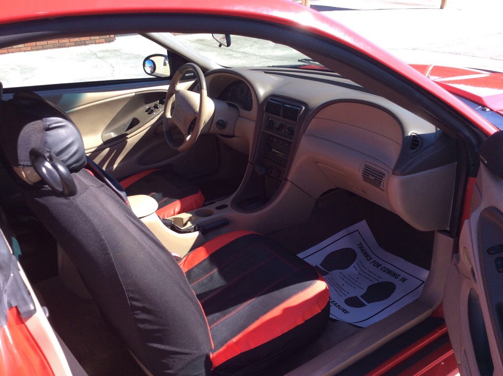2004 Ford Mustang Image 8