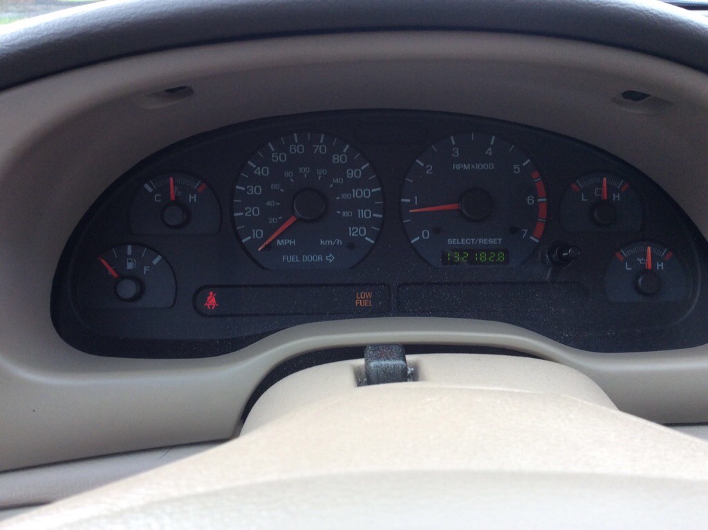 2004 Ford Mustang Image 9