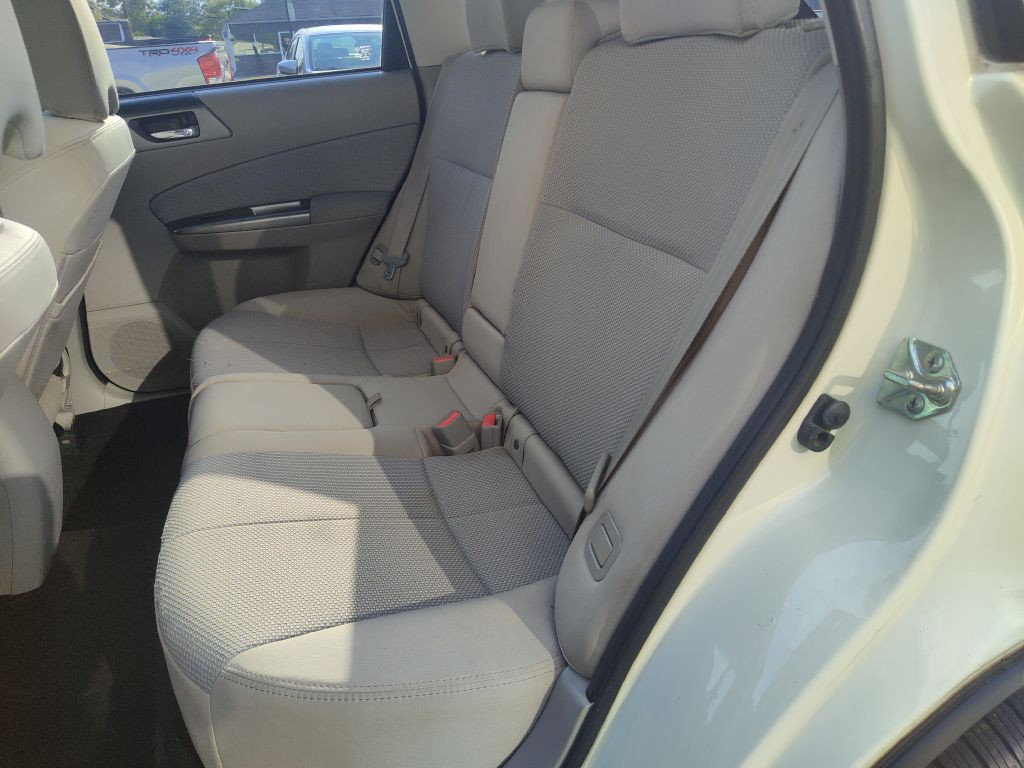 2012 Subaru Forester Image 12