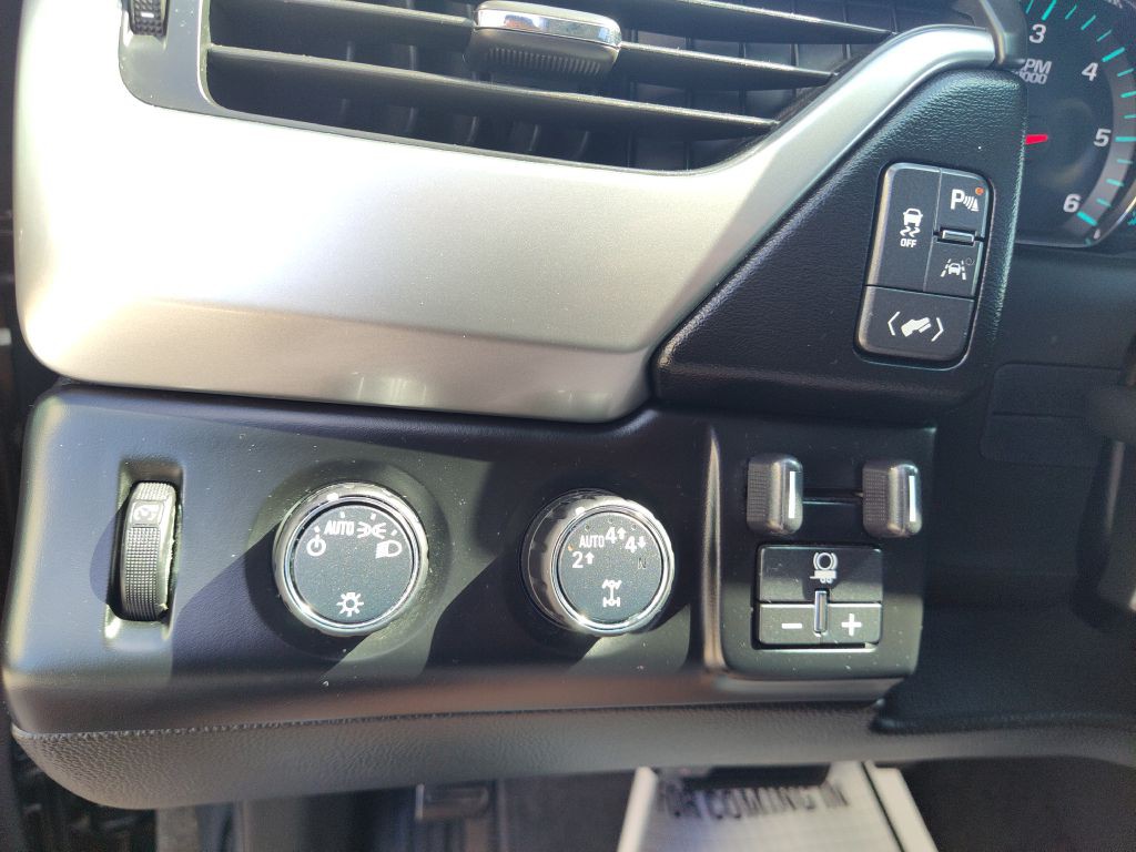 2018 Chevrolet Suburban Image 32