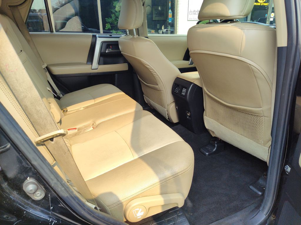 2016 Toyota 4Runner Image 18