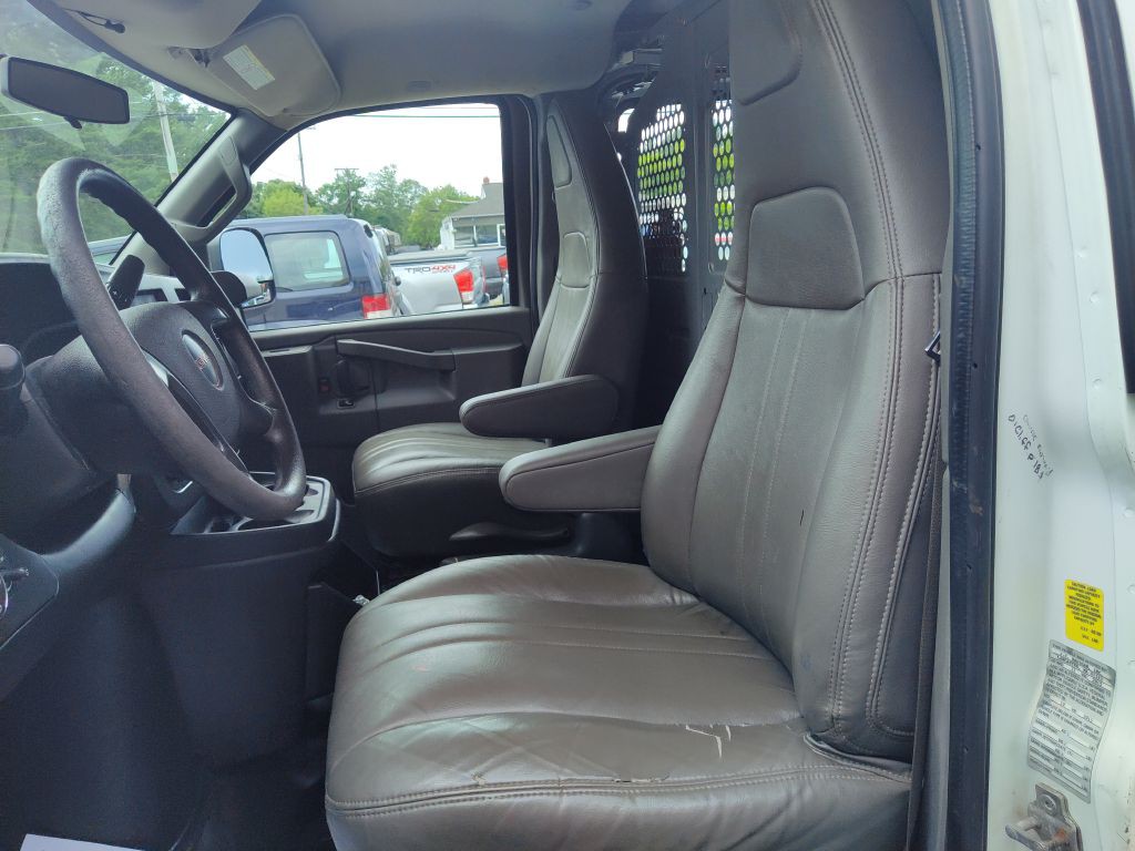 2016 GMC Savana Image 10