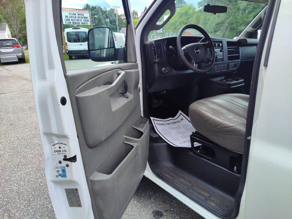 2016 GMC Savana Image 11