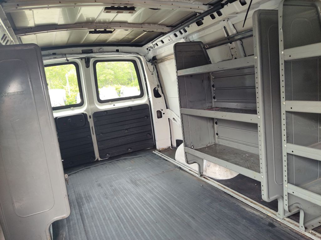 2016 GMC Savana Image 15