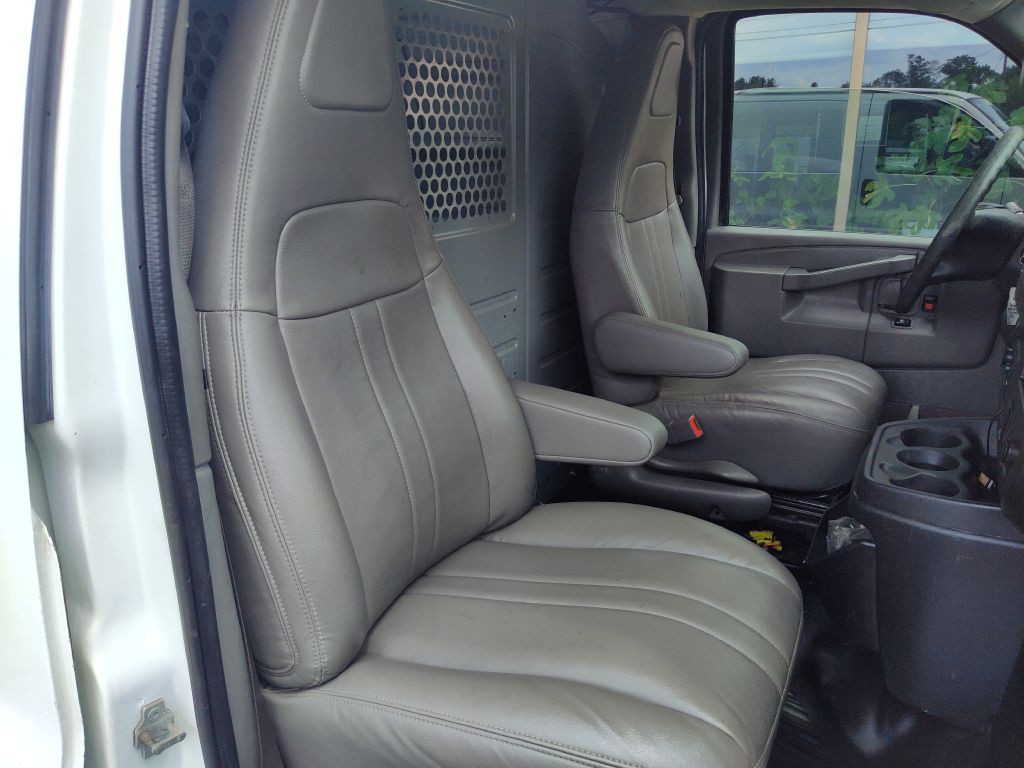 2016 GMC Savana Image 19