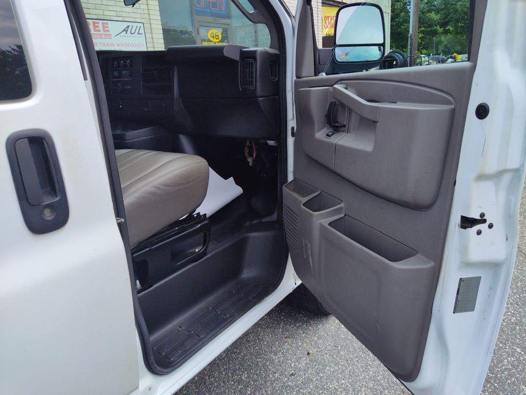 2016 GMC Savana Image 20