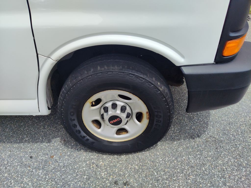 2016 GMC Savana Image 22