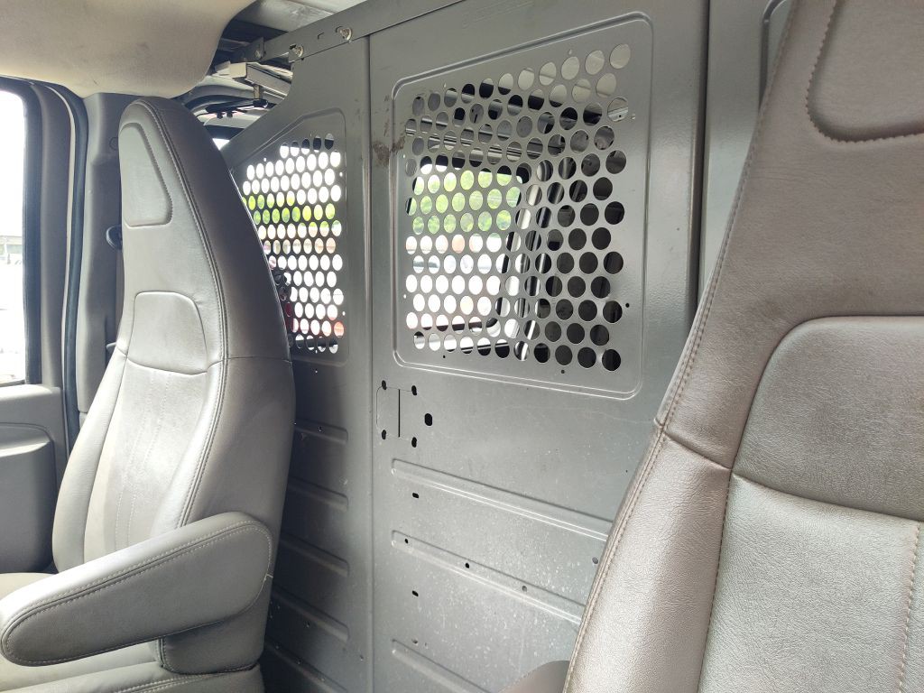 2016 GMC Savana Image 25